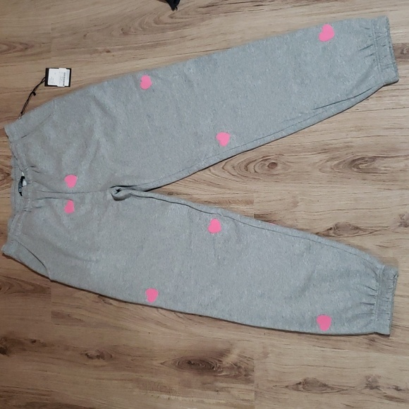 ❌SOLD❌ Brunette The Label All Over Hearts Oversized Fleece Joggers - Picture 5 of 11